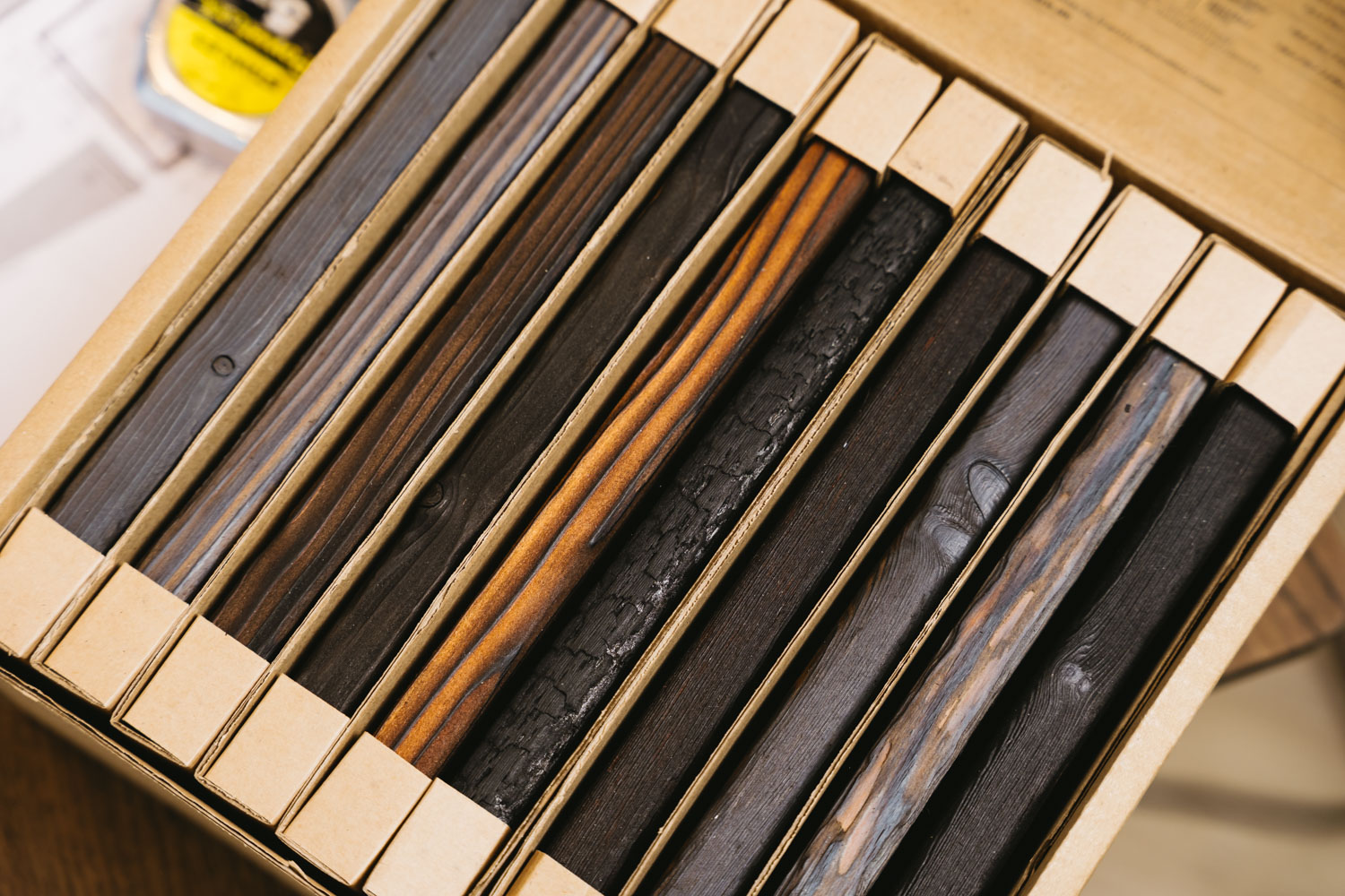 Houten materiaalstalen voor een interieurproject